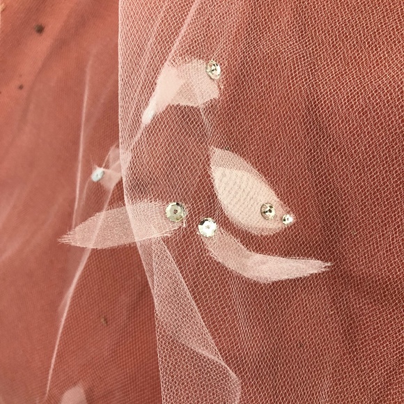 Bridal Veil-100 inches with petals and rhinestones main image 9